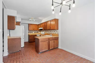 95 Windsor Gate Drive, New Hyde Park, NY 11040 - Photo 9