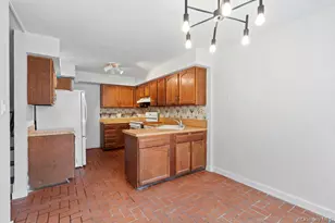 95 Windsor Gate Dr, New Hyde Park, NY 11040 - Photo 9