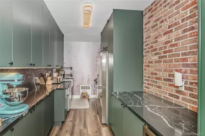 15 Hill Park Avenue #2L, Great Neck, NY 11021 - Photo 1