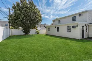 25 Turn Ln, Levittown, NY 11756 - Photo 3