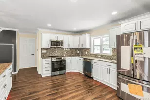 25 Turn Ln, Levittown, NY 11756 - Photo 5