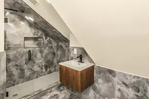 25 Turn Ln, Levittown, NY 11756 - Photo 9