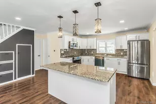 25 Turn Ln, Levittown, NY 11756 - Photo 5