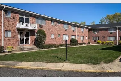91 South Clinton Avenue #7B, Bay Shore, NY 11706 - Photo 1