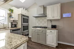 17 Everett St, Lynbrook, NY 11563 - Photo 9
