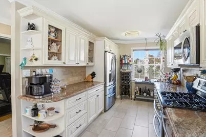 60 Herrels Circle, Melville, NY 11747 - Photo 7