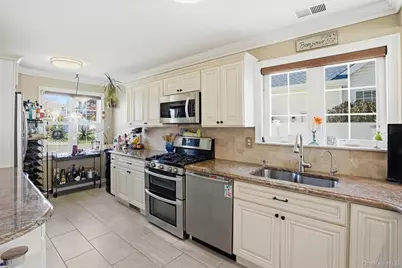 60 Herrels Circle, Melville, NY 11747 - Photo 7