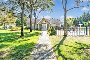 60 Herrels Cir, Melville, NY 11747 - Photo 29