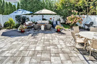 60 Herrels Circle, Melville, NY 11747 - Photo 23