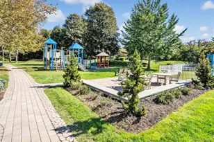 60 Herrels Cir, Melville, NY 11747 - Photo 33