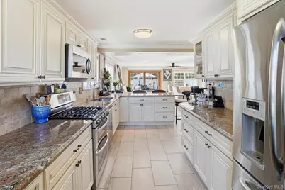 60 Herrels Circle, Melville, NY 11747 - Photo 5