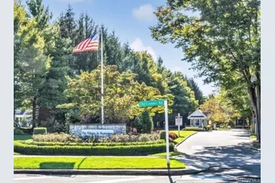 60 Herrels Circle, Melville, NY 11747 - Photo 35