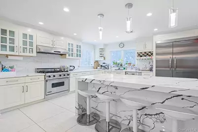 [Address not provided], Great Neck, NY 11023 - Photo 3