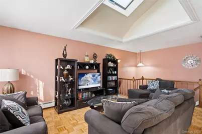 1093 Oakneck Road, Bay Shore, NY 11706 - Photo 7