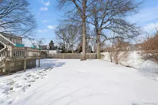 1093 Oak Neck Rd, Bay Shore, NY 11706 - Photo 29