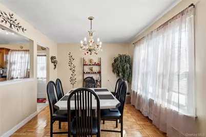 1093 Oakneck Road, Bay Shore, NY 11706 - Photo 9