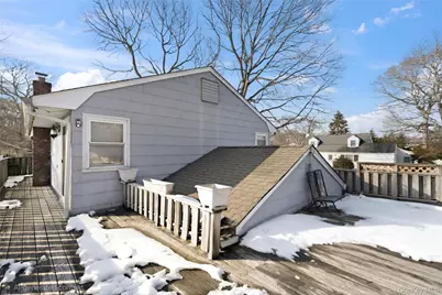 1093 Oakneck Road, Bay Shore, NY 11706 - Photo 27