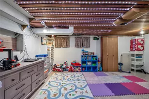 34 Roxbury Rd, Port Washington, NY 11050 - Photo 17