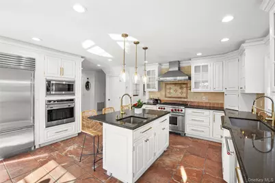 467 Hempstead Avenue, Rockville Centre, NY 11570 - Photo 31