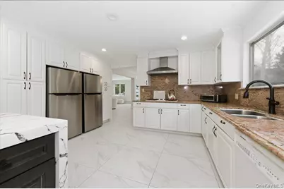 12 Red Brook Road, Great Neck, NY 11024 - Photo 17