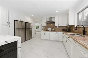 12 Redbrook Rd, Great Neck, NY 11024 - Photo 17