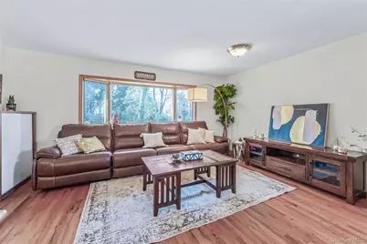 45-21 Iris Lane, Great Neck, NY 11020 - Photo 3