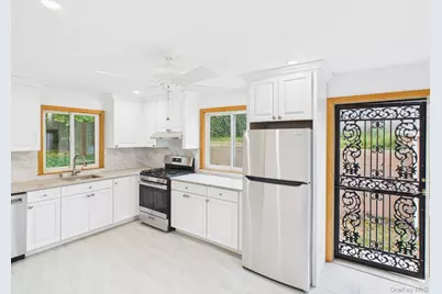 5110 Little Neck Parkway, Little Neck, NY 11362 - Photo 9