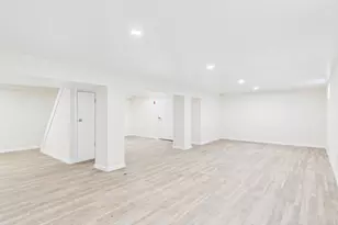 51-10 Little Neck Pkwy, Little Neck, NY 11362 - Photo 13