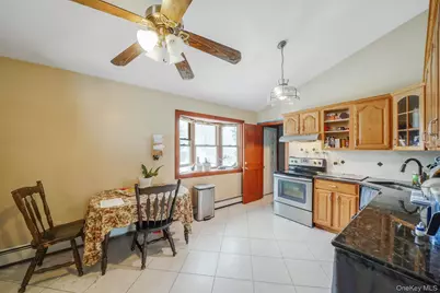 71 Oak Avenue, Shirley, NY 11967 - Photo 5