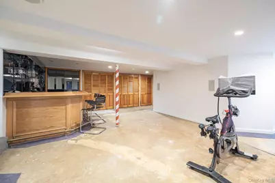 105 Reeve Road, Rockville Centre, NY 11570 - Photo 19