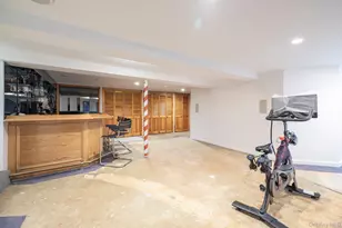 105 Reeve Rd, Rockville Centre, NY 11570 - Photo 19