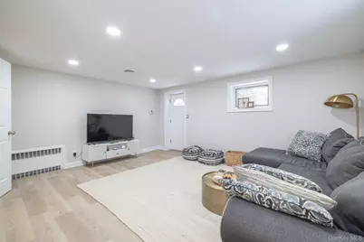 105 Reeve Road, Rockville Centre, NY 11570 - Photo 13