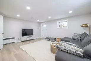 105 Reeve Rd, Rockville Centre, NY 11570 - Photo 13