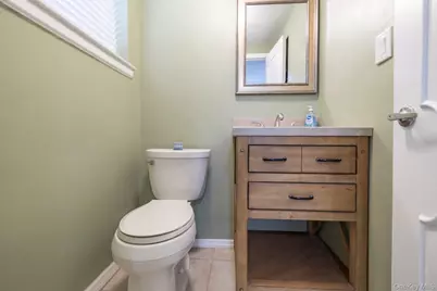 105 Reeve Road, Rockville Centre, NY 11570 - Photo 19