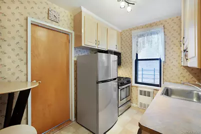 22424 Union Turnpike #2O, Oakland Gardens, NY 11364 - Photo 11
