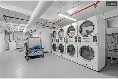 22424 Union Turnpike #2O, Oakland Gardens, NY 11364 - Photo 21