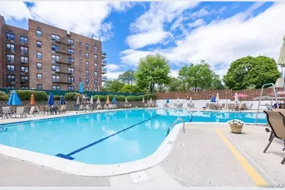 22424 Union Turnpike #2O, Oakland Gardens, NY 11364 - Photo 17