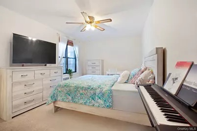 22424 Union Turnpike #2O, Oakland Gardens, NY 11364 - Photo 9