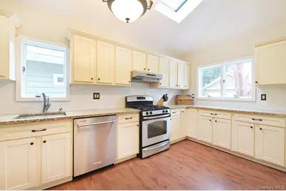 68 Hudson Road, Floral Park, NY 11001 - Photo 9