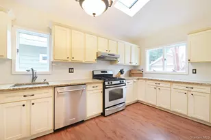 68 Hudson Rd, Floral Park, NY 11001 - Photo 9