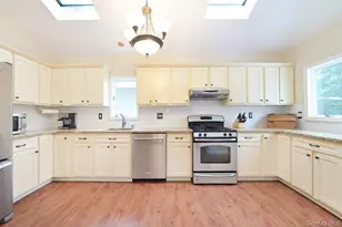 68 Hudson Rd, Floral Park, NY 11001 - Photo 11