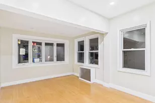 25-16 Curtis St, East Elmhurst, NY 11369 - Photo 15