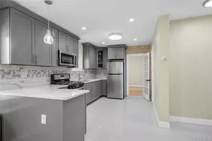 25-16 Curtis St, East Elmhurst, NY 11369 - Photo 5