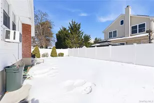 633 Evelyn Ave, East Meadow, NY 11554 - Photo 17