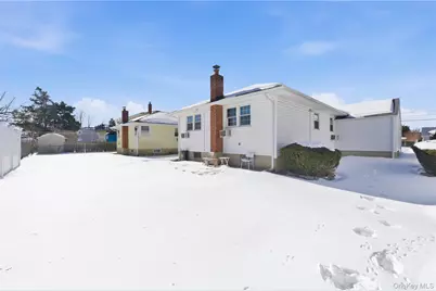 633 Evelyn Avenue, East Meadow, NY 11554 - Photo 15