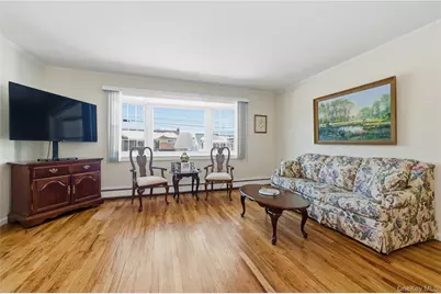 633 Evelyn Avenue, East Meadow, NY 11554 - Photo 3