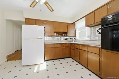 633 Evelyn Avenue, East Meadow, NY 11554 - Photo 7