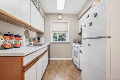 2551 Jerusalem Avenue #2S, North Bellmore, NY 11710 - Photo 7