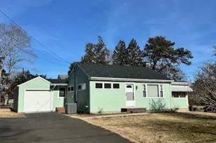 5 Pine St, Hampton Bays, NY 11946 - Photo 13