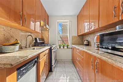 325 E 201st Street #5F, Bronx, NY 10458 - Photo 7